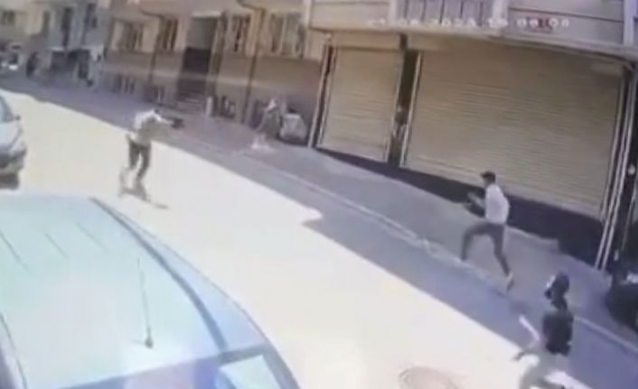 İstanbul’da gençlerin laf atma kavgası kanlı bitti: 1 ölü, 1 yaralı