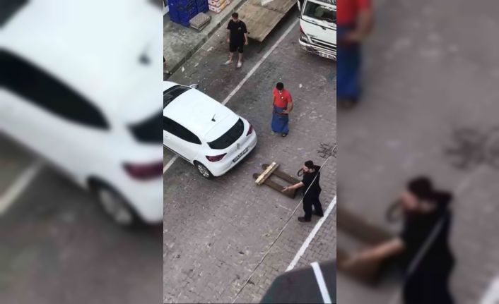 İstanbul’da “yok artık” dedirten olay: Transpaletle aracı taşıdılar