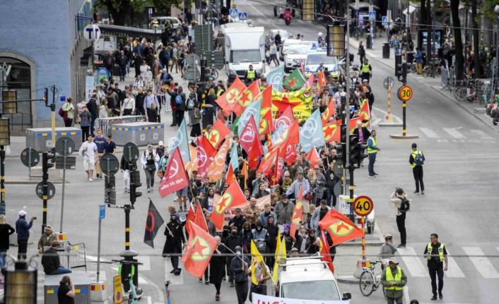 İsveç’te terör örgütü destekçileri yeni terör yasasını protesto etti
