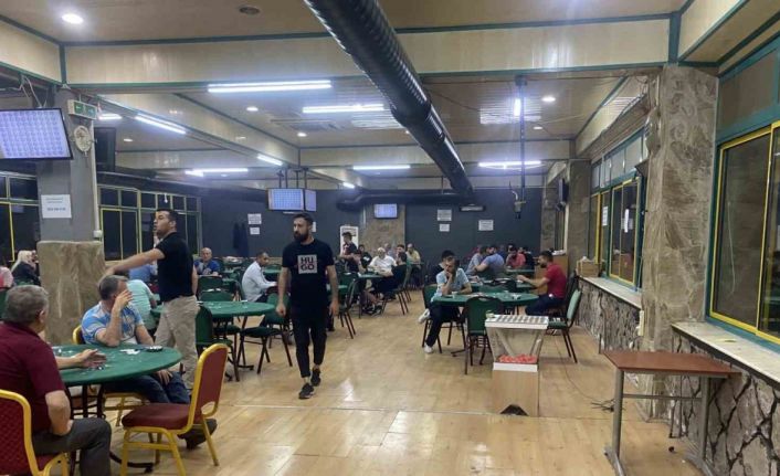 İzmir’de kumarhane baskını