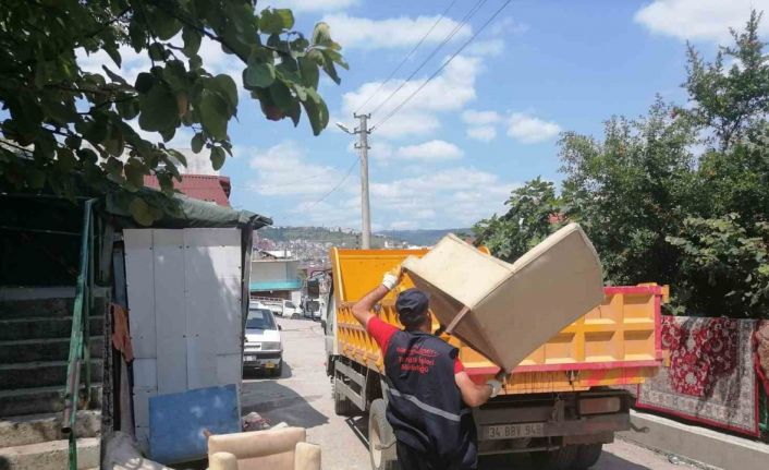 İzmit Belediyesi, iki günde 2 bin tondan fazla çöp toplayarak rekor kırdı