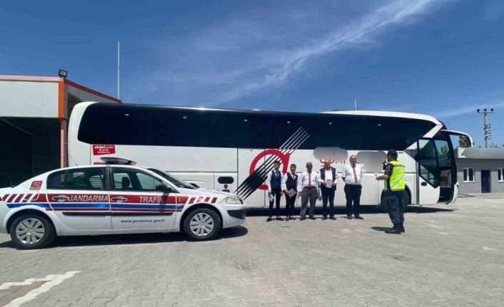 Jandarmadan otobüs sürücülerine “Trafik Güvenliği” eğitimi