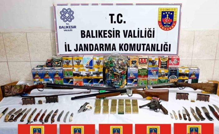 Jandarmadan silah ve mühimmat ticareti yapan örgüte darbe