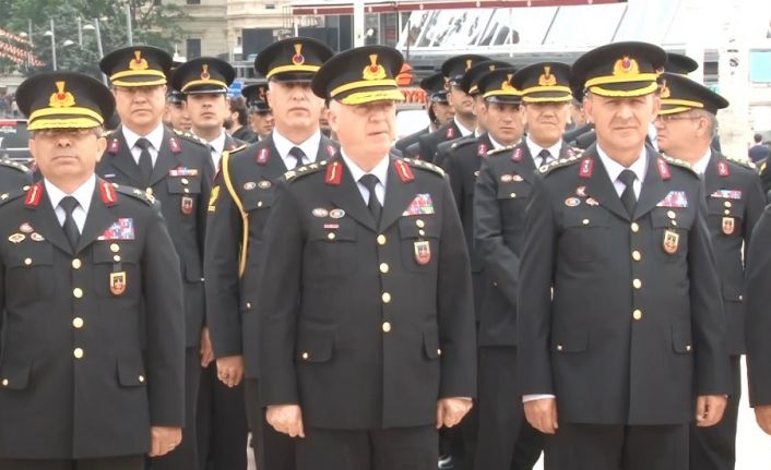 Jandarmanın 184’üncü kuruluş yılında Taksim Cumhuriyet Anıtı’na çelenk bırakıldı
