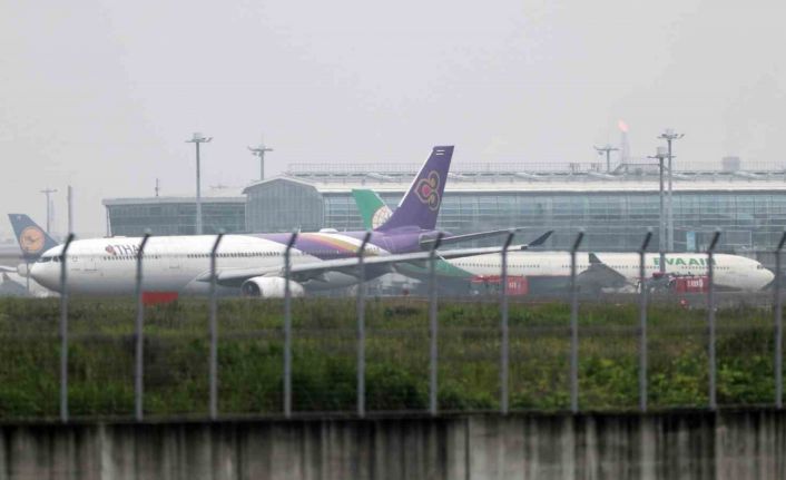 Japonya’da iki yolcu uçağı birbirine temas etti, pist kapatıldı