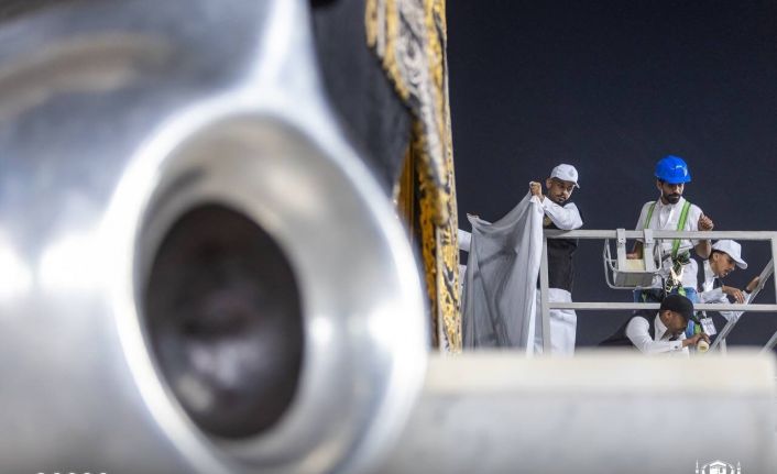 Kabe örtüsü 3 metre yukarı kaldırıldı