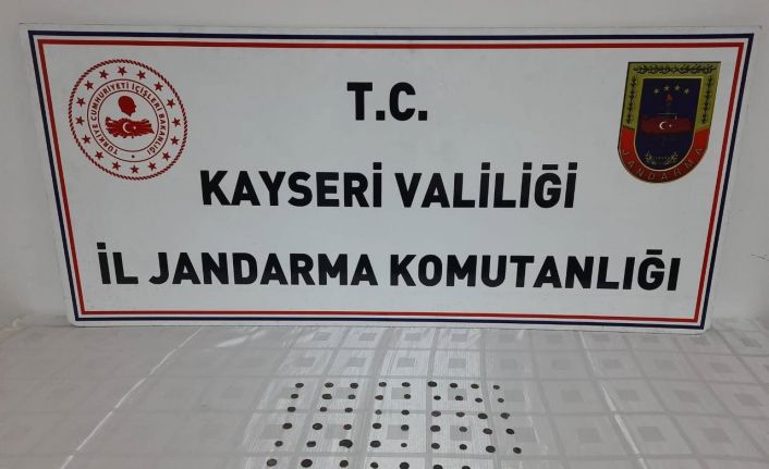 Kaçak kazıdan elde ettiği tarihi eserleri satarken yakalandı
