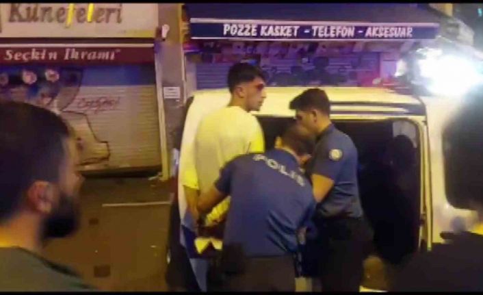 Kadıköy’de bir şahıs mekanın güvenlik görevlisini bıçakladı