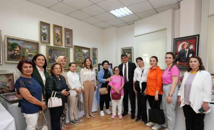 Kadınların el emekleri görücüye çıktı