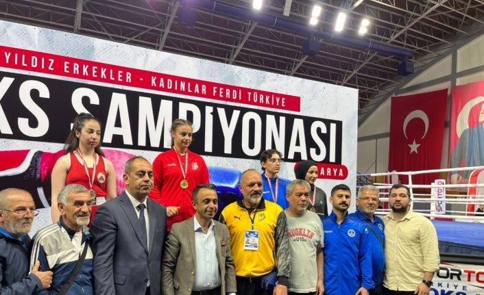 Kağıtsporlu boksörler 3 bronz ile döndü