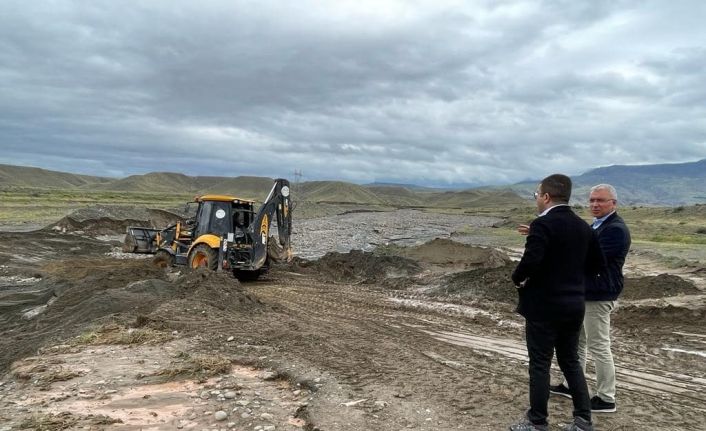 Kağızman’da hasar gören köprü ve menfezler onarılıyor