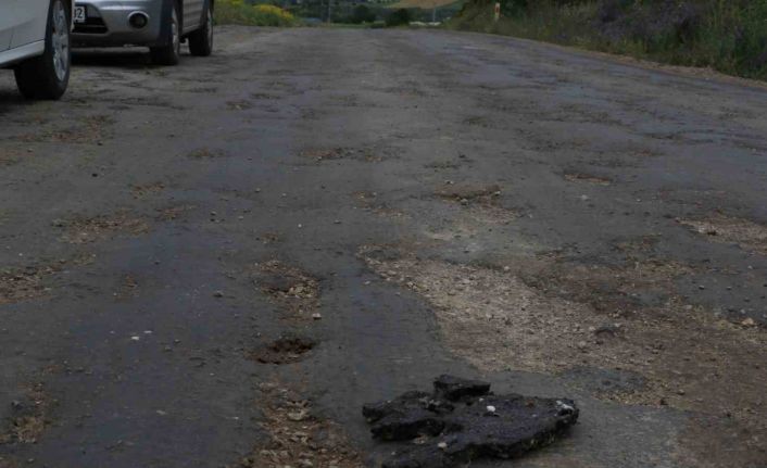 Kahramankazan’ın 35 köyünü Ankara’ya bağlayan Kaplu Deresi Yolu’na sıcak asfalt yıllardır dökülmüyor