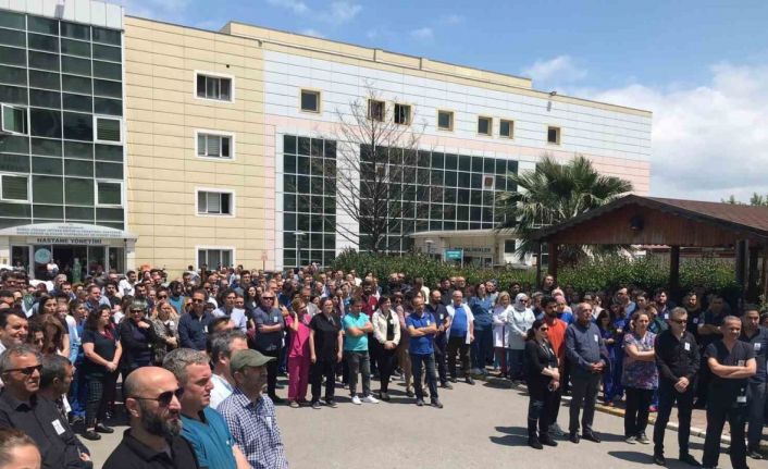 Kalp krizi geçiren uzman doktora, görev yaptığı hastanede anma töreni