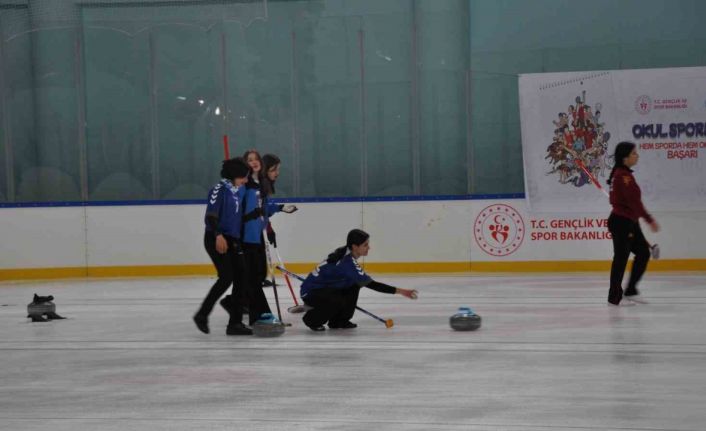 Kars’ta Curling Türkiye Şampiyonası heyecanı