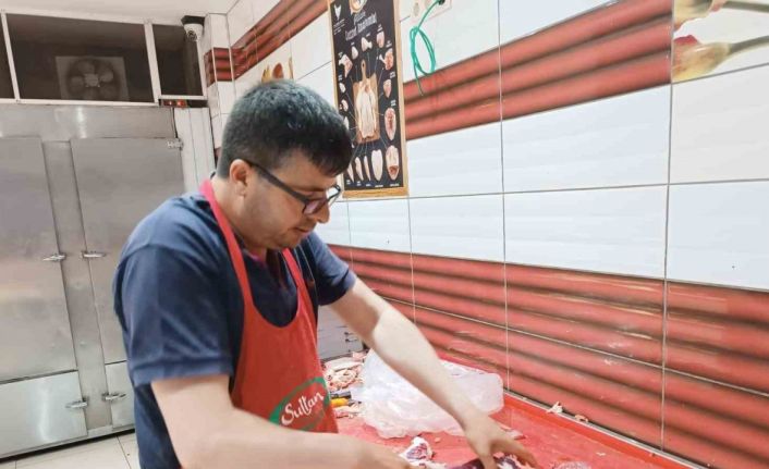 Kasaplarda kurban mesaisi