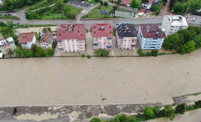 Kastamonu sel: Azdavay ilçesinde yüzlerce ev sular altında kaldı