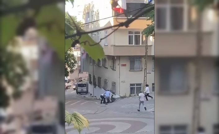 Kavga ettiği kız arkadaşı ile arasına giren şahsı sokak ortasında vurarak öldürdü