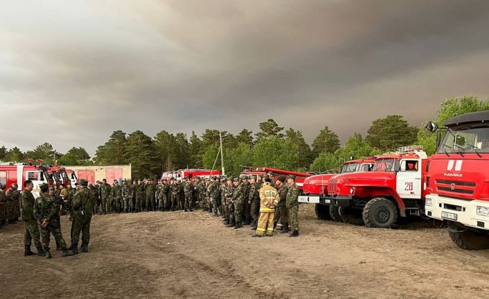 Kazakistan’daki yangın bölgesine takviye ekip ve asker gönderildi