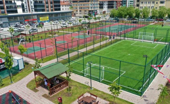 Keçiören’de depremde hayatını kaybeden öğrencinin ismi verilen Ahmet Mergen Parkı hizmete açıldı