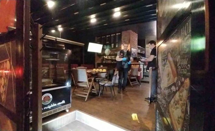 Kendilerini uyaran işyeri sahibini bıçakladılar