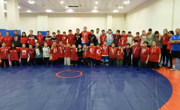 Kepez’in güreşçilerinden 6 altın madalya