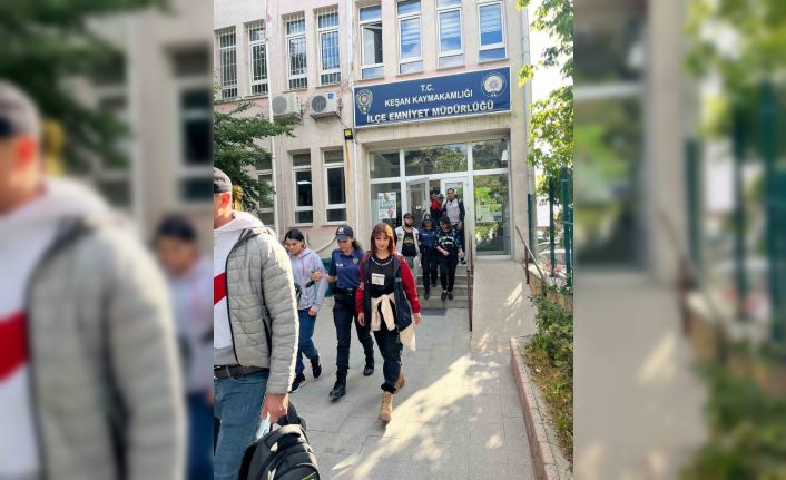 Keşan’da polisin yaptığı uygulamada 14 düzensiz göçmen yakalandı