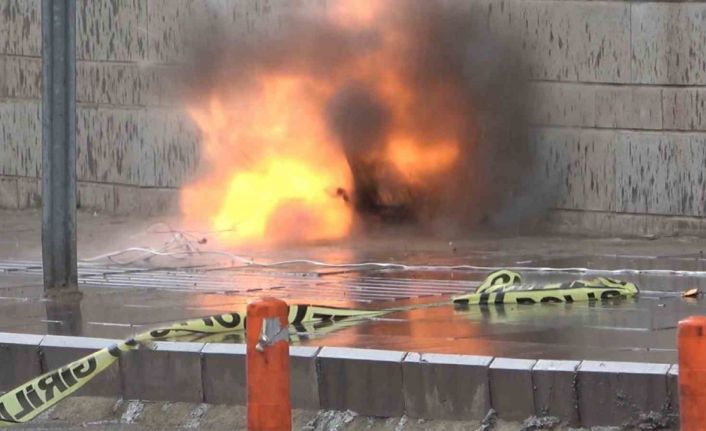 Kırıkkale’de ’bomba’ paniği: Emniyetin yanına bırakılan şüpheli çanta fünye ile patlatıldı