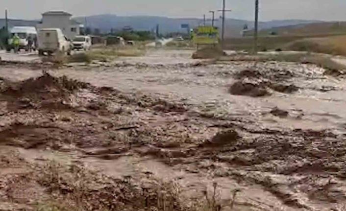 Kırıkkale’de sağanak sele dönüştü: Dereler taştı, tarım arazileri zarar gördü