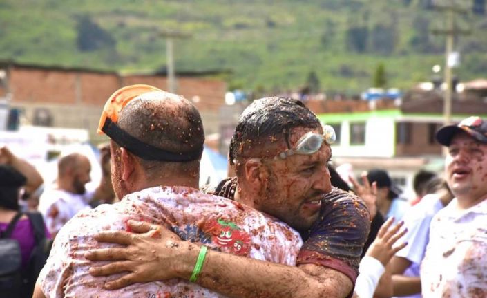 Kolombiya’daki domates festivali La Tomatina’da 40 ton domates kullanıldı