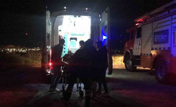 Kontrolden çıkan minibüs ağaçlık alana uçtu