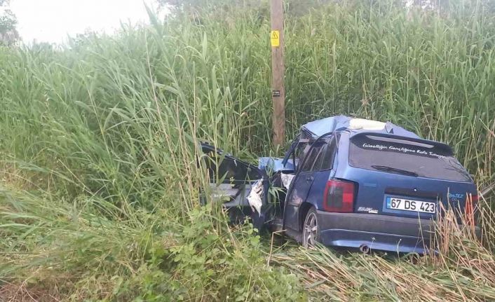 Kontrolden çıkan otomobil, tıra arkadan çarptı: 1 yaralı