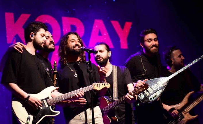 Koray Avcı yeni şarkısının hikayesini anlattı: "Aylardır tek başıma geziyorum"