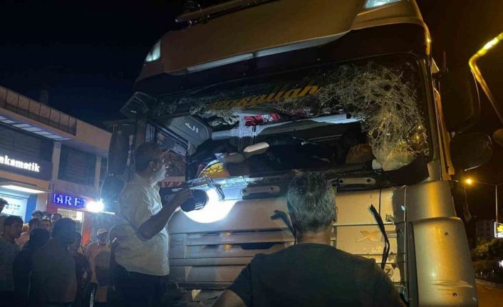 Kozluk’ta iki tır çarpıştı: 1 yaralı