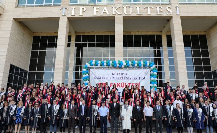KSBÜ Tıp Fakültesinden mezun olan 104 öğrenci törenle hekimlik mesleğine adım attı