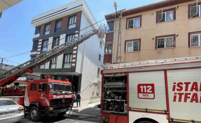 Küçükçekmece’de yangında mahsur kalanları itfaiye kurtardı