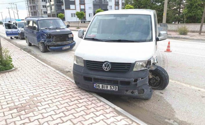 Kulu’da minibüslerin çarpıştığı kaza ucuz atlatıldı