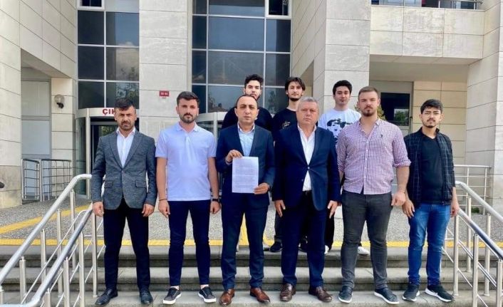 LGBT bayrağı önünde öğrencileriyle fotoğraf çekilen öğretmene Silivri Ülkü Ocakları’ndan suç duyurusu