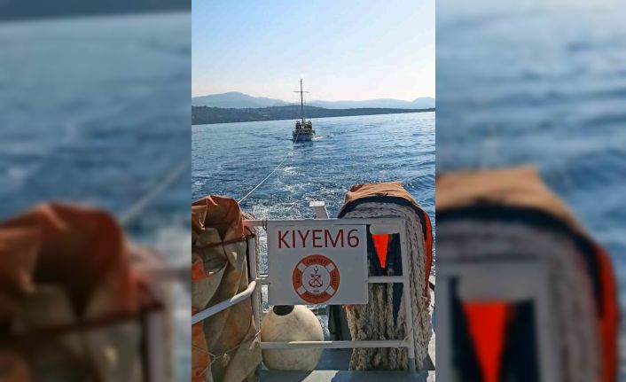 Makine arızası yapan tekneyi KIYEM ekipleri kurtardı
