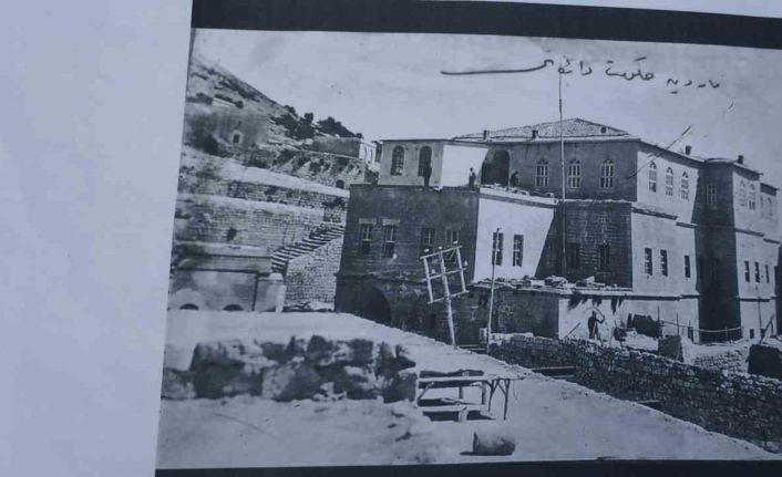 Mardin’de sahabe mezarının da olduğu tarihi yapılar gün yüzüne çıkmayı bekliyor