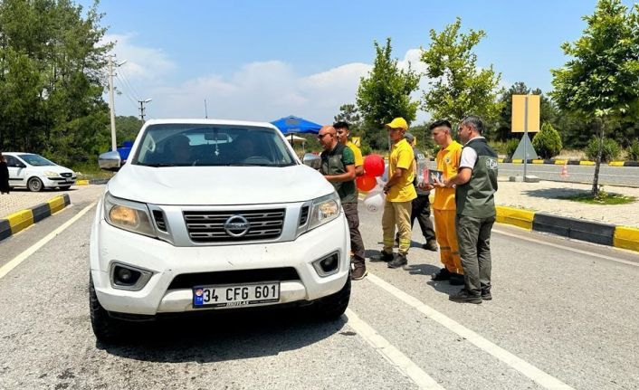 Marmaris Orman İşletme Müdürlüğü ilçeye gelen araç sürücülerini yangına karşı uyardı