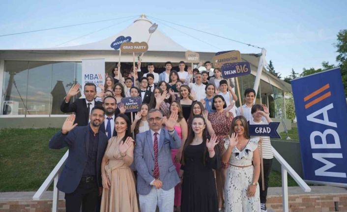 MBA Okulları ortaokul ve lise mezunları 2023 mezuniyet balosunda buluştu