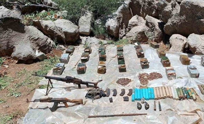 Mehmetçik Irak’ın kuzeyinde teröristlere ait çok sayıda silah ve mühimmat ele geçirdi