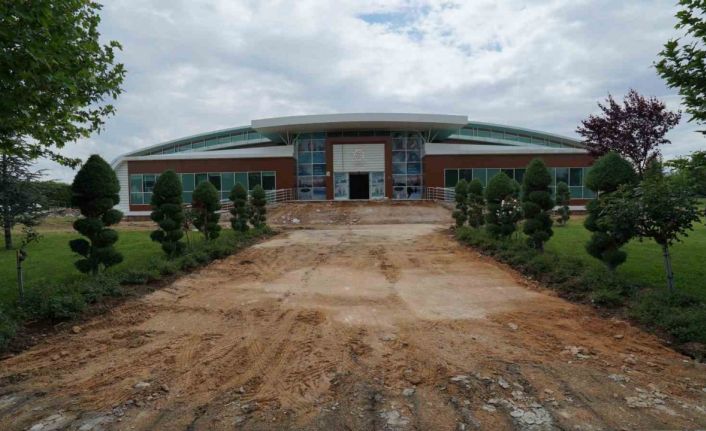 Meram Belediyesi Berlika Parkı içerisindeki spor tesisini baştan sona yeniliyor