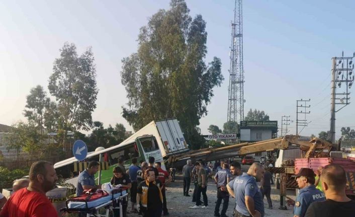 Mersin’de yolcu otobüsü önce kamyona, ardından tıra çarptı: 1 ölü, 28 yaralı