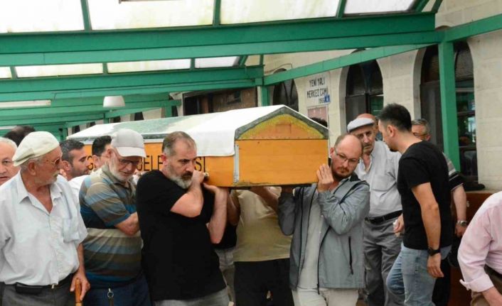 Metruk evdeki göçükte ölen 15 yaşındaki Ömer Faruk son yolculuğuna uğurlandı