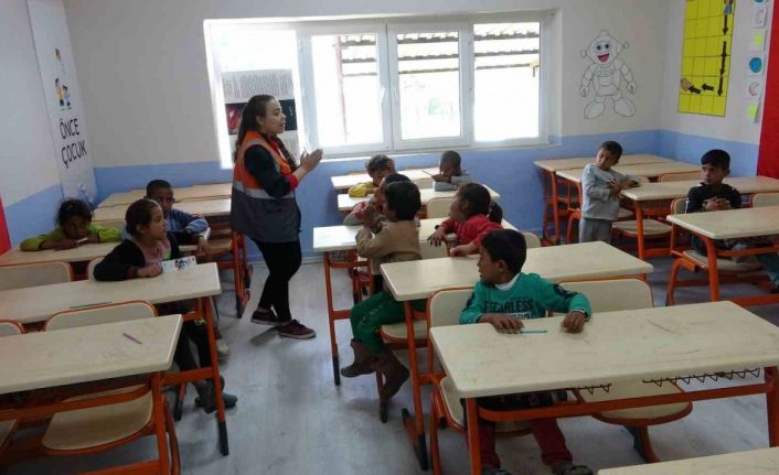 Mevsimlik tarım işçilerinin çocukları köy yaşam merkezlerinde eğitim alıyor