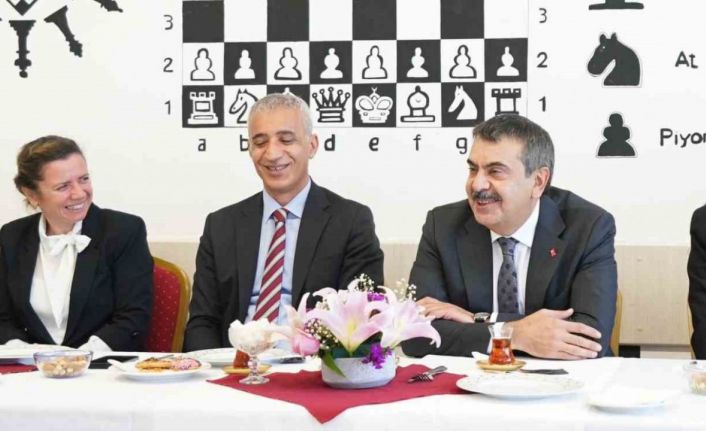 Milli Eğitim Bakanı Tekin: “Kararlarımızda öğretmenlerimizin görüş ve önerilerini dikkate alacağız”