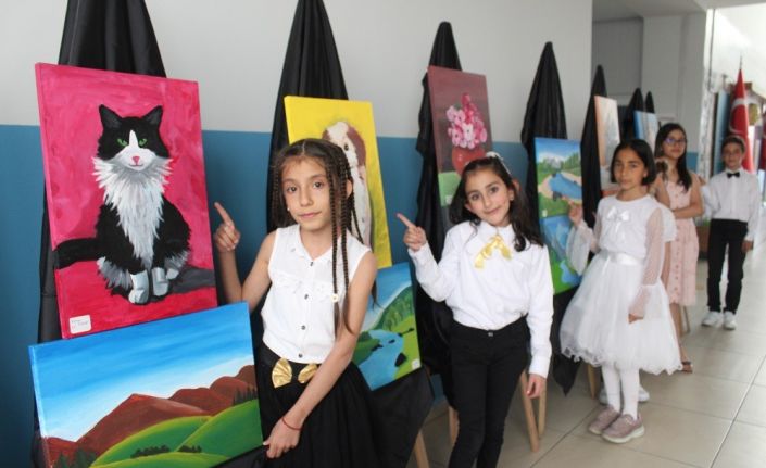Minik ressamlar eserleriyle hayran bıraktı