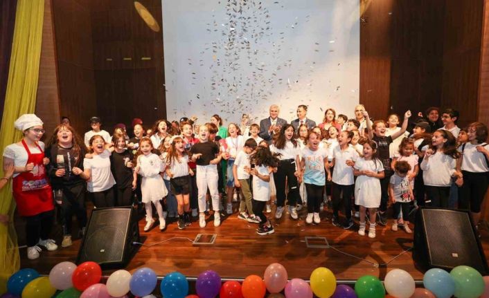 Miniklerin sevincine ortak olan Yüce’den mesaj: “Çocuk gülerse dünya güler”