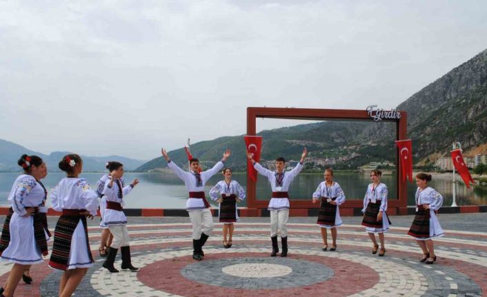 Moldova ve Ukrayna Halk oyunları ekibi Eğirdir’e renk kattı